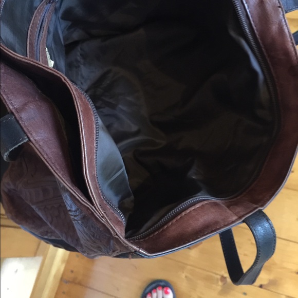 Handbags - Picture 2 of 3